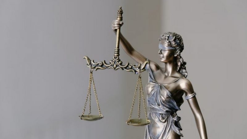 huissier de justice